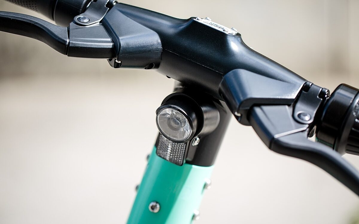 Der Lenker eines E Scooters Der Lenker eines E Scooters