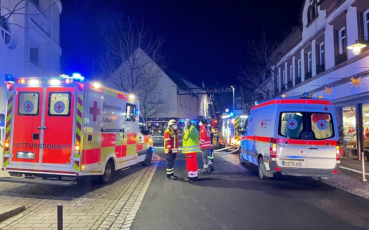Der Rettungsdienst beim Brand in Marktheidenfeld Der Rettungsdienst beim Brand in Marktheidenfeld