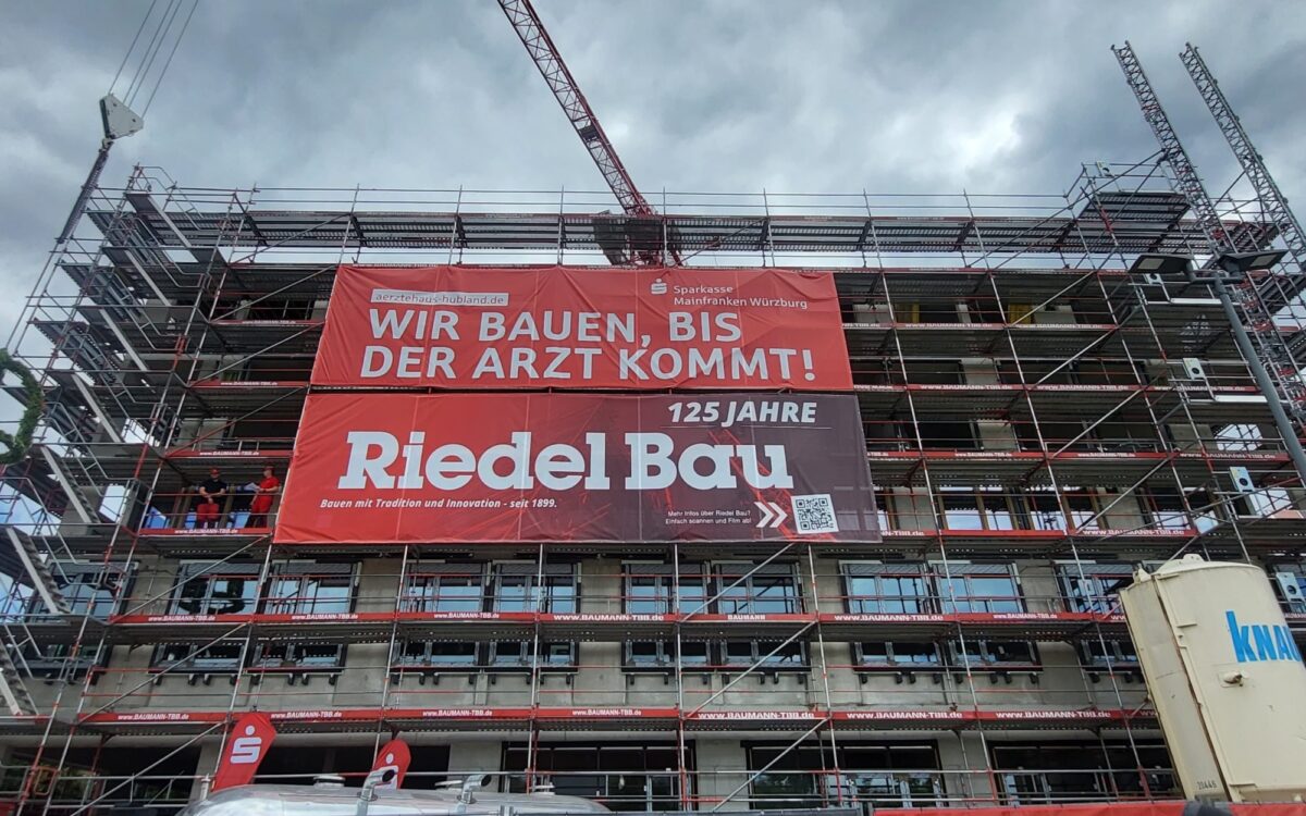 Der Rohbau des Aerztehauses am Hubland Richtfest Der Rohbau des Aerztehauses am Hubland Richtfest