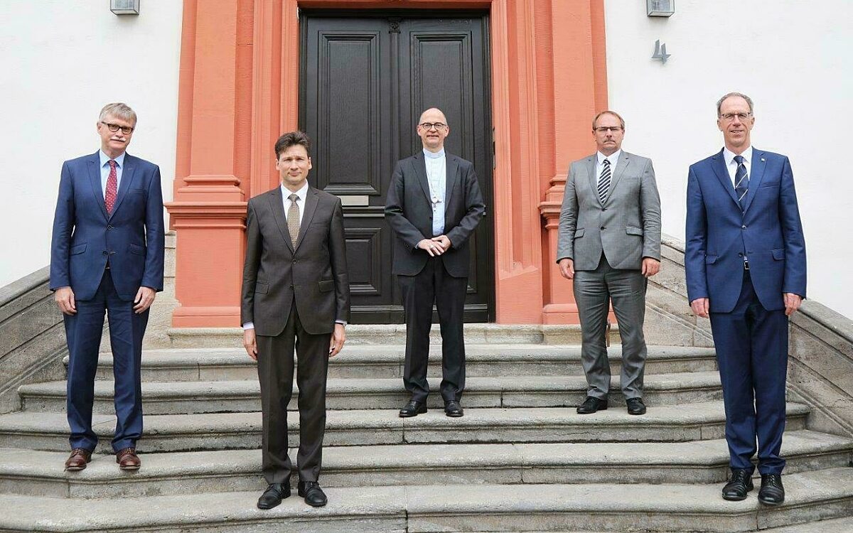 Die Uni Würzburg und das Bistum wollen Missbrauchsfälle aufarbeiten Die Uni Würzburg und das Bistum wollen Missbrauchsfälle aufarbeiten