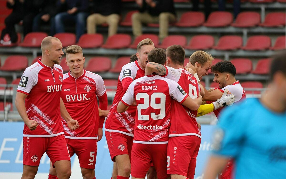 Die Würzburger Kickers nach dem 2:0 gegen Türkgücü München Die Würzburger Kickers nach dem 2:0 gegen Türkgücü München