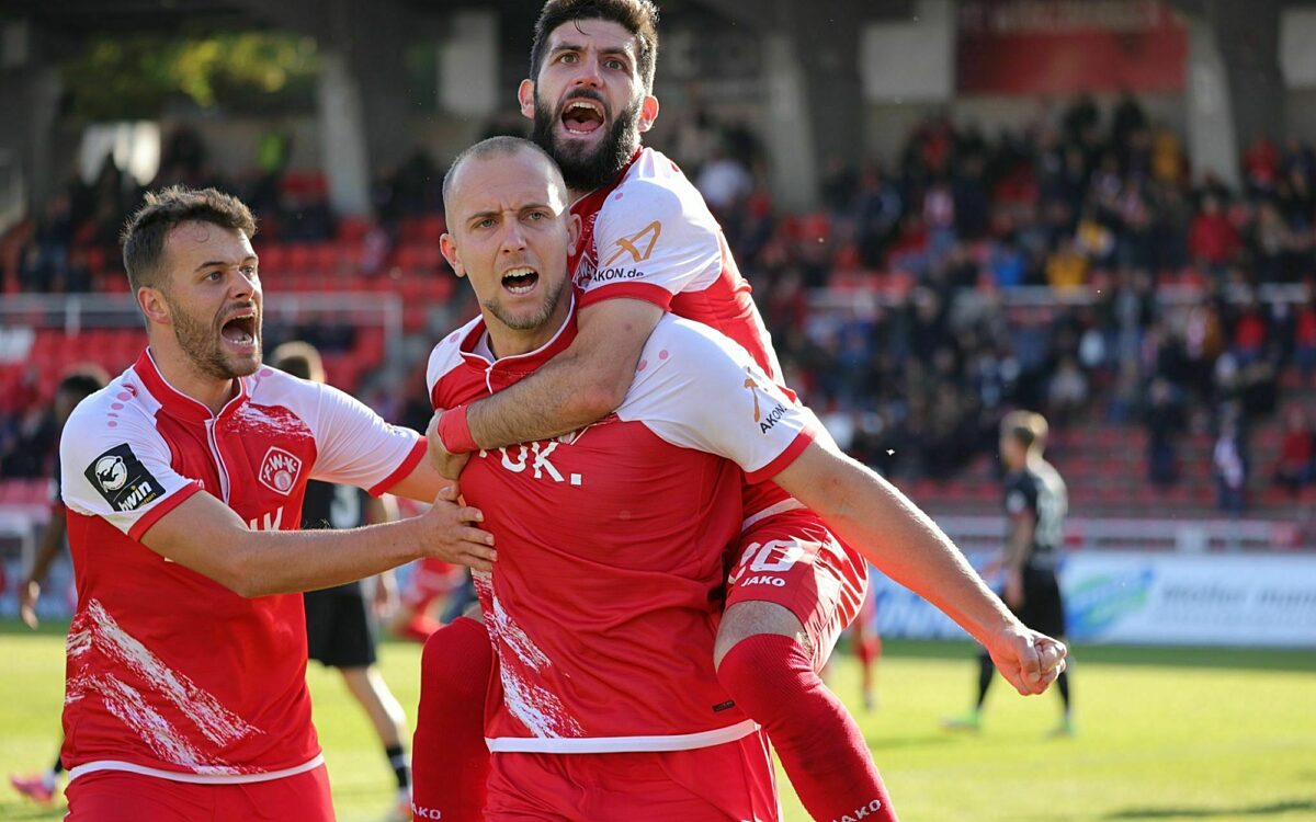 Die Würzburger Kickers nach dem 1:0 gegen Türkgücü München Die Würzburger Kickers nach dem 1:0 gegen Türkgücü München