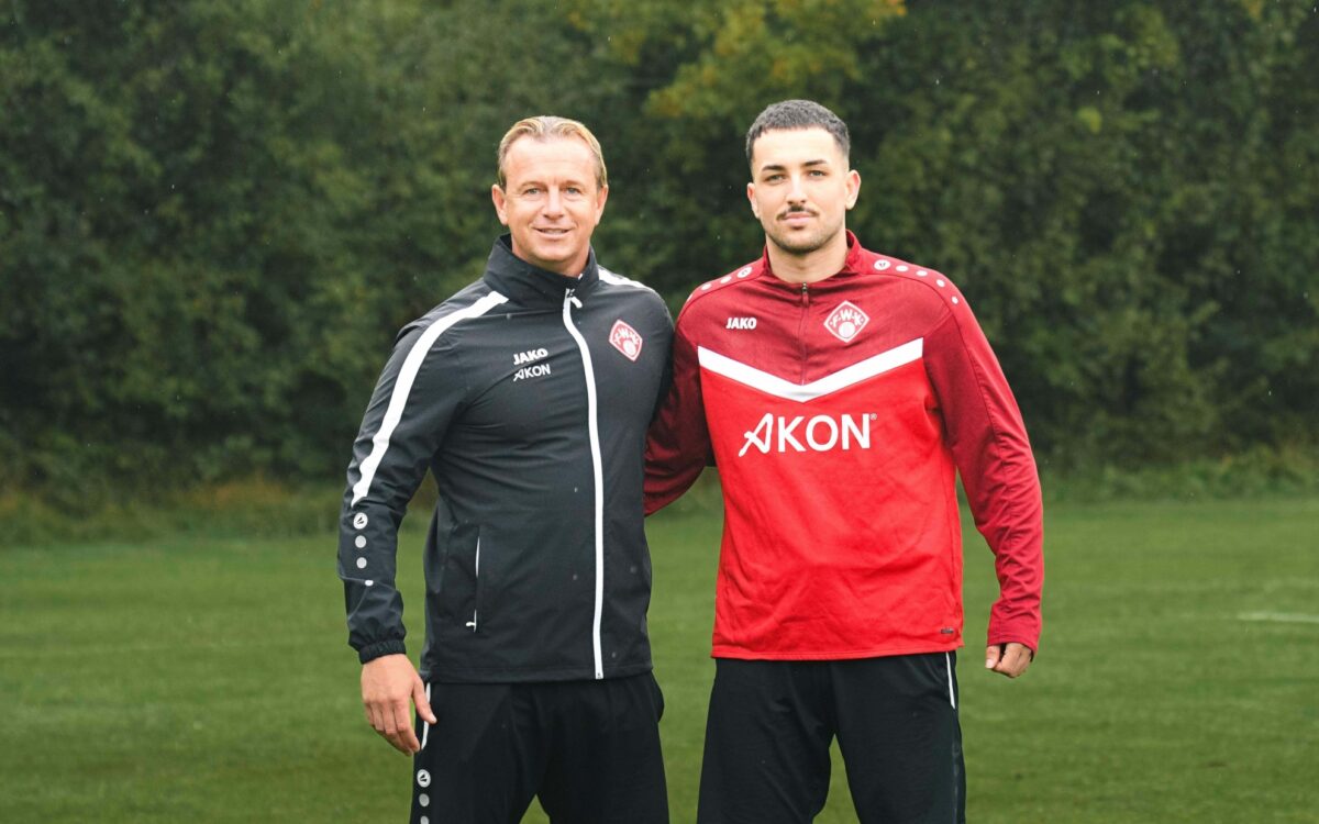 Dion Berisha Neuzugang Wuerzburger Kickers 2025 mit Trainer Marc Reitmaier Dion Berisha Neuzugang Wuerzburger Kickers 2025 mit Trainer Marc Reitmaier