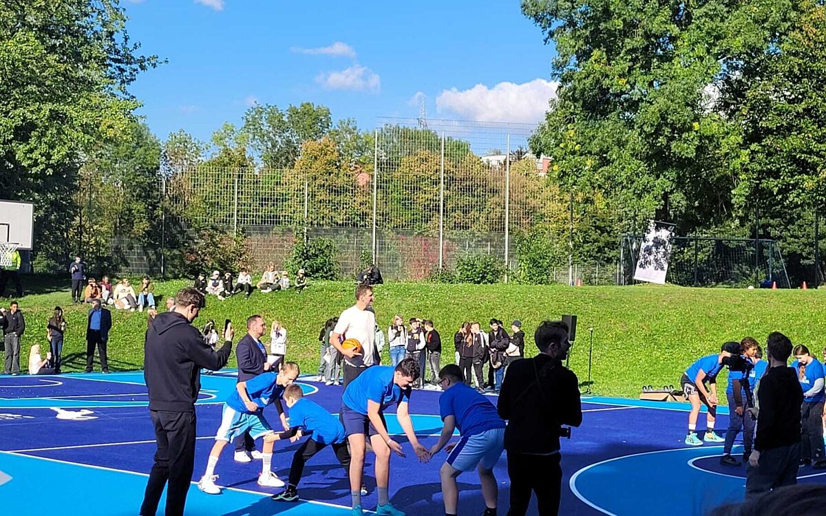 Dirk Nowitzki Stiftung Gustav Walle 2025 Platzeroeffnung11 Dirk Nowitzki Stiftung Gustav Walle 2025 Platzeroeffnung11