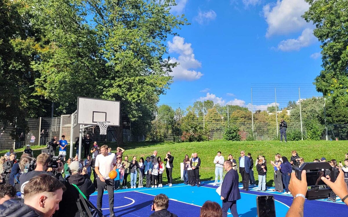 Dirk Nowitzki Stiftung Gustav Walle 2025 Platzeroeffnung15 Dirk Nowitzki Stiftung Gustav Walle 2025 Platzeroeffnung15