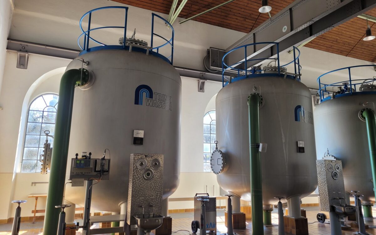 Drei Trinkwassertanks im Wasserwerk Drei Trinkwassertanks im Wasserwerk