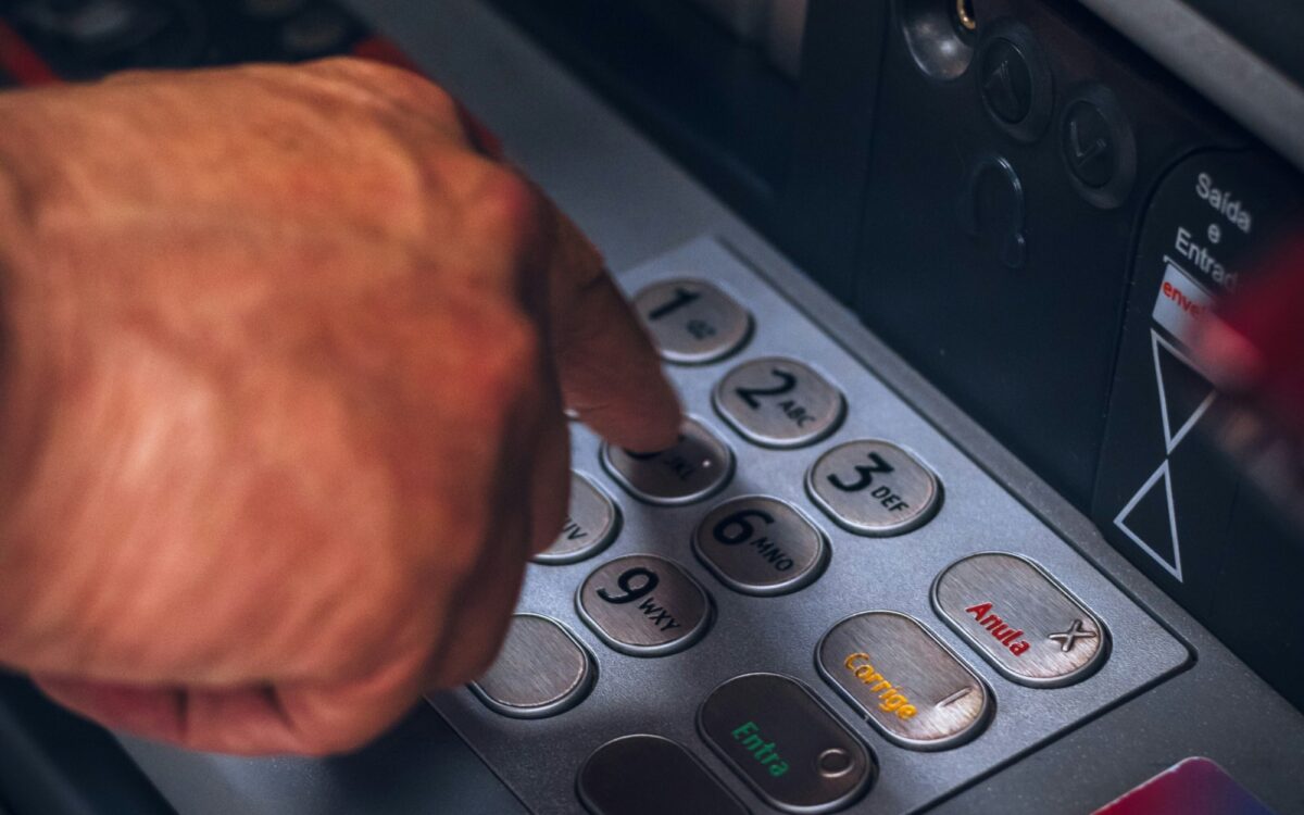 Ein Bank Automat Geld abheben EC Karte Ein Bank Automat Geld abheben EC Karte