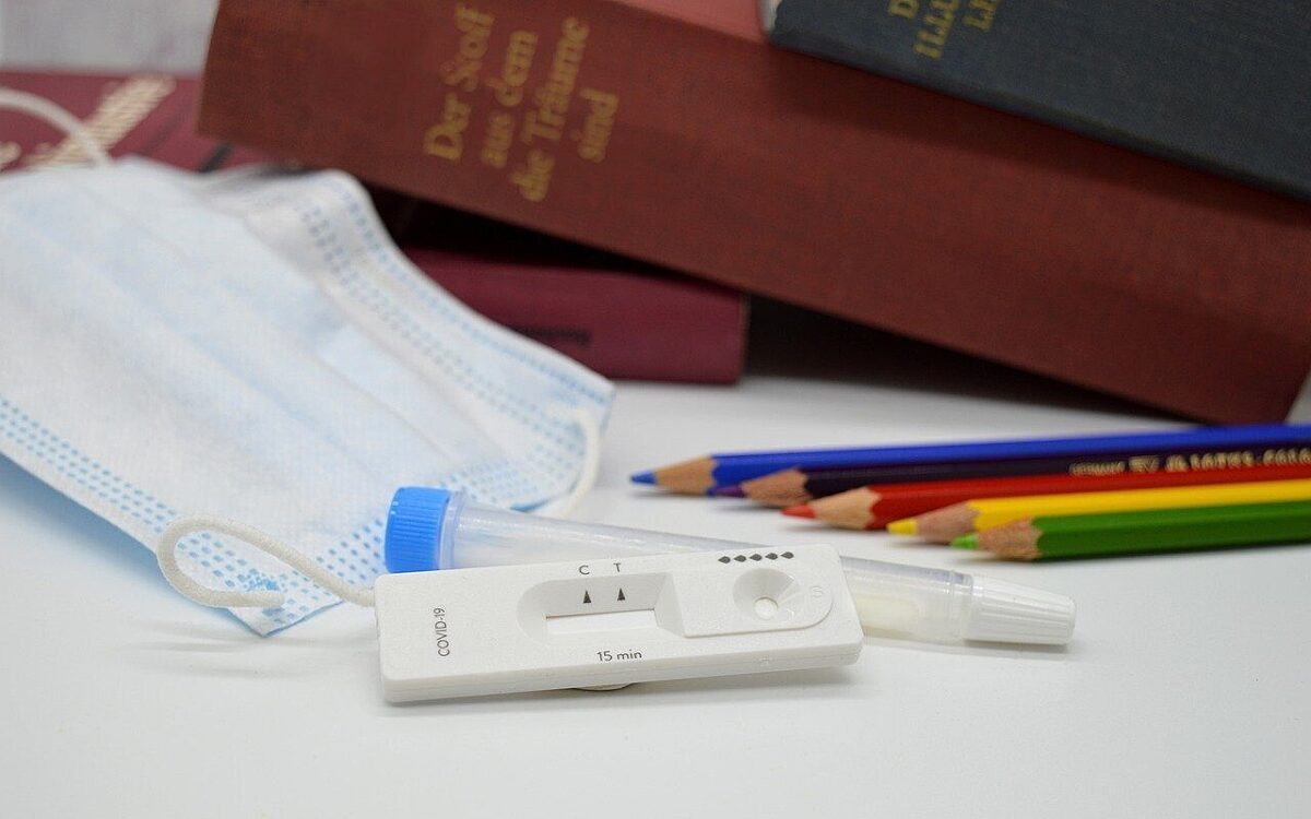 Ein Coronatest für Schüler im Unterricht Ein Coronatest für Schüler im Unterricht