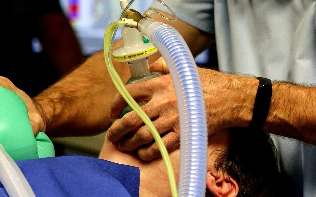 Ein Patient auf der Intensivstation Ein Patient auf der Intensivstation