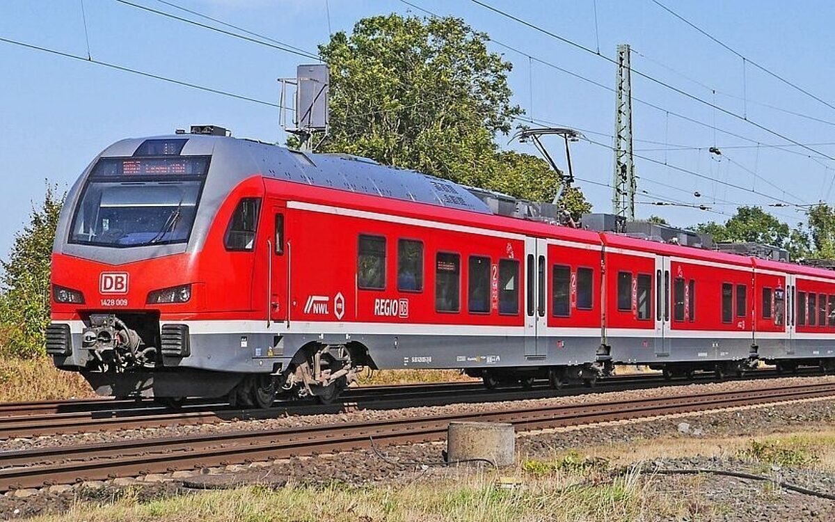 Ein Zug Regionalbahn Ein Zug Regionalbahn