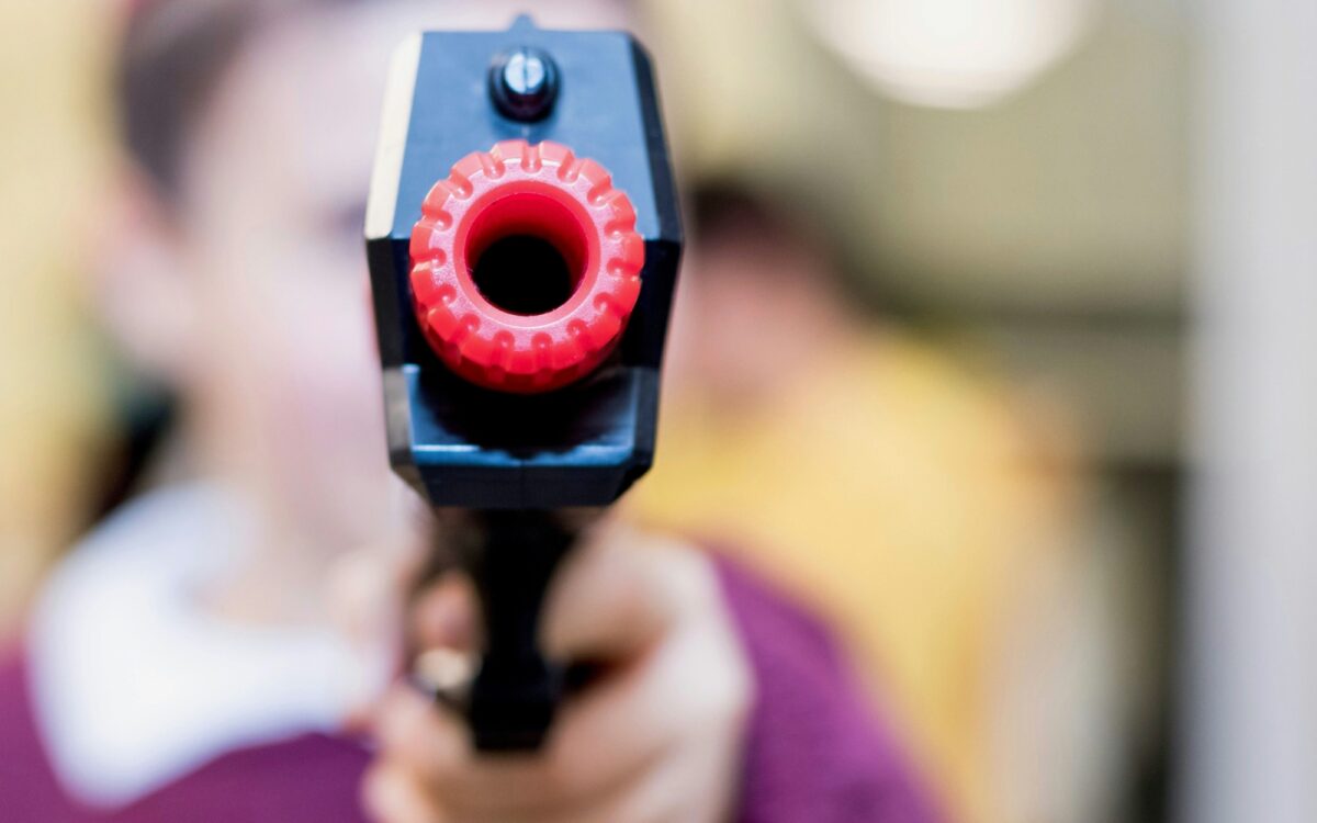 Eine Soft Air Spielzeugpistole Eine Soft Air Spielzeugpistole