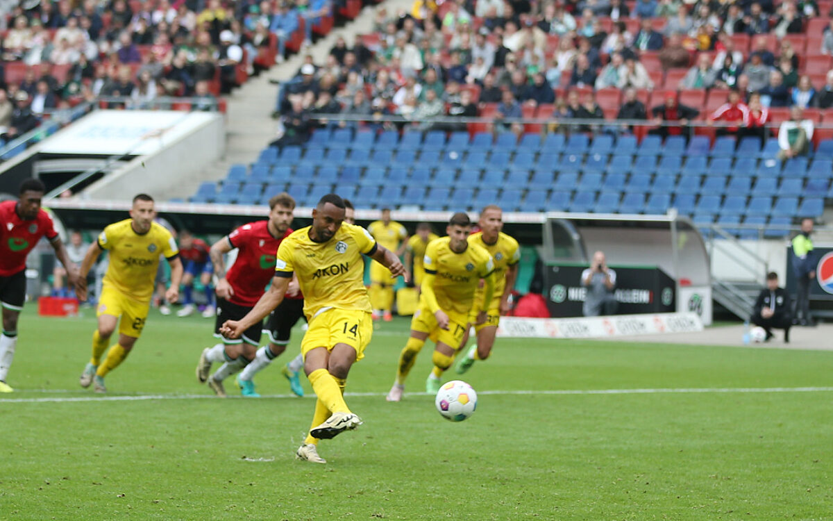 Elfmeter Saliou Sane Tor Wuerzburger Kickers Relegation Elfmeter Saliou Sane Tor Wuerzburger Kickers Relegation