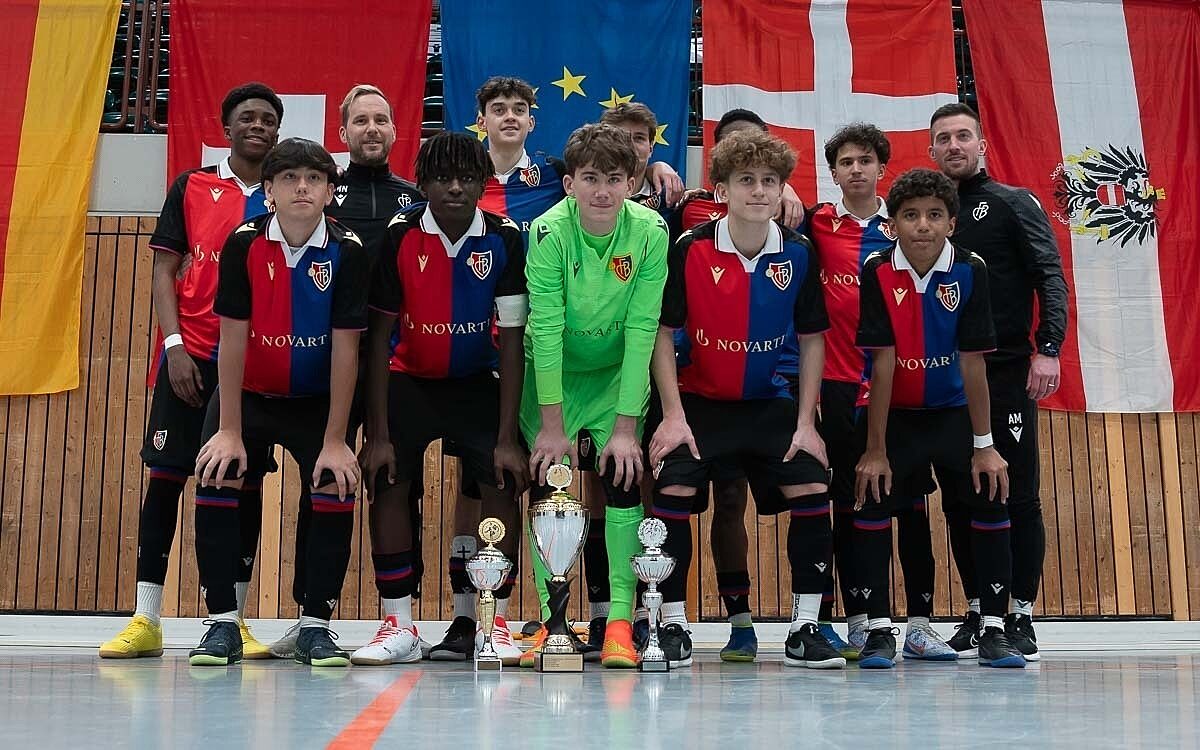 FC Basel gewinnt U15 Turnier Tektake Arena Wuerzburger Kickers 2024 FC Basel gewinnt U15 Turnier Tektake Arena Wuerzburger Kickers 2024