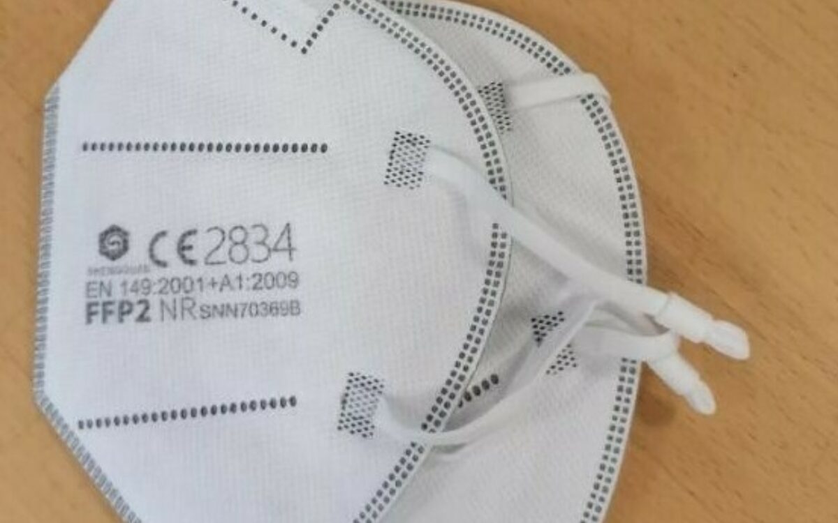 Eine FFP2-Maske ist an ihrem Aufdruck erkennbar Eine FFP2-Maske ist an ihrem Aufdruck erkennbar