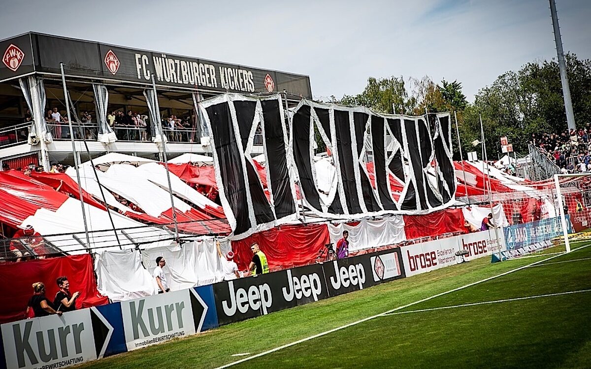 Fans Wuerzburger Kickers Foto Funkhaus Fans Wuerzburger Kickers Foto Funkhaus