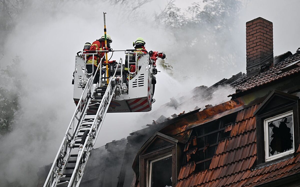 Feuerwehr Gemuenden Brand Brauerei Drehleiter Feuerwehr Gemuenden Brand Brauerei Drehleiter