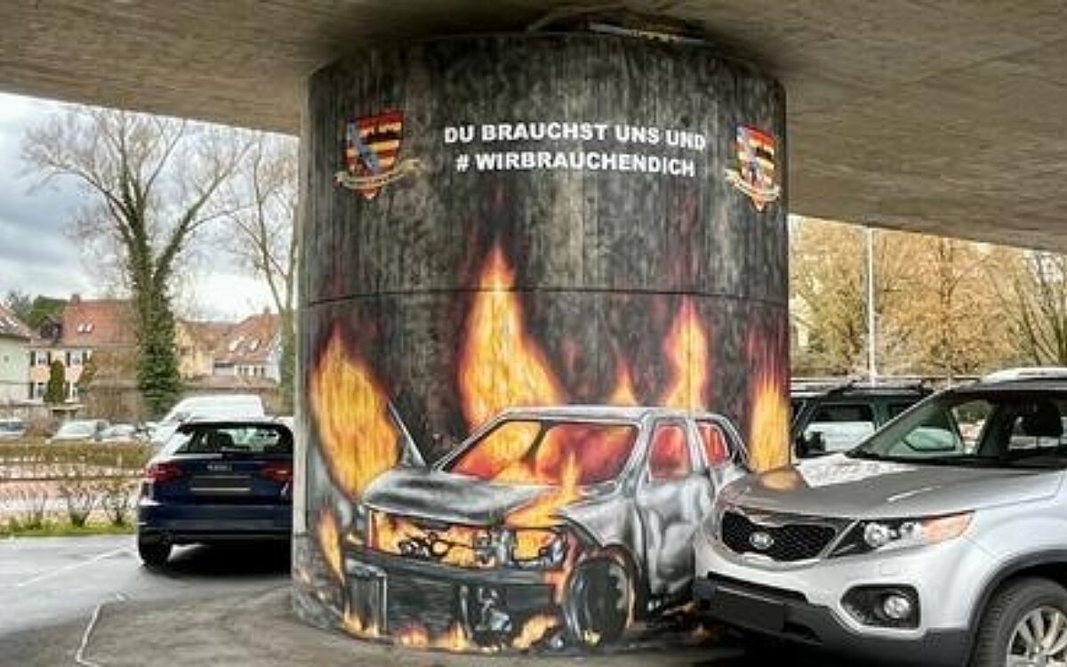 Das umstrittene Feuerwehr-Graffiti an der Neuen Mainbrücke in Lohr Das umstrittene Feuerwehr-Graffiti an der Neuen Mainbrücke in Lohr