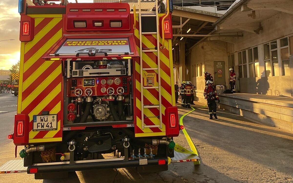 Feuerwehreinsatz am Neuen Hafen Feuerwehreinsatz am Neuen Hafen