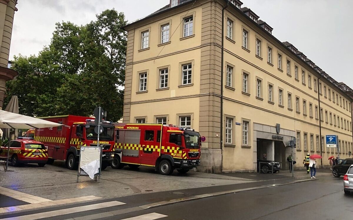 Feuerwehreinsatz in der Marktgarage in Wuerzburg Foto Funkhaus Wuerzburg Feuerwehreinsatz in der Marktgarage in Wuerzburg Foto Funkhaus Wuerzburg