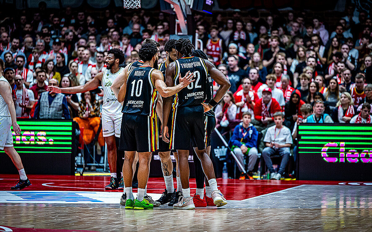 Fitness First Wuerzburg Baskets Team trifft sich auf dem Spielfeld 2026