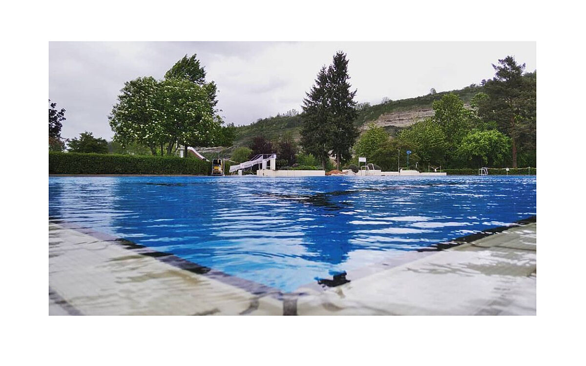 Das ist das Freibad Zellingen im Mai 2021 inklusive der neuen Wasserrutsche Das ist das Freibad Zellingen im Mai 2021 inklusive der neuen Wasserrutsche
