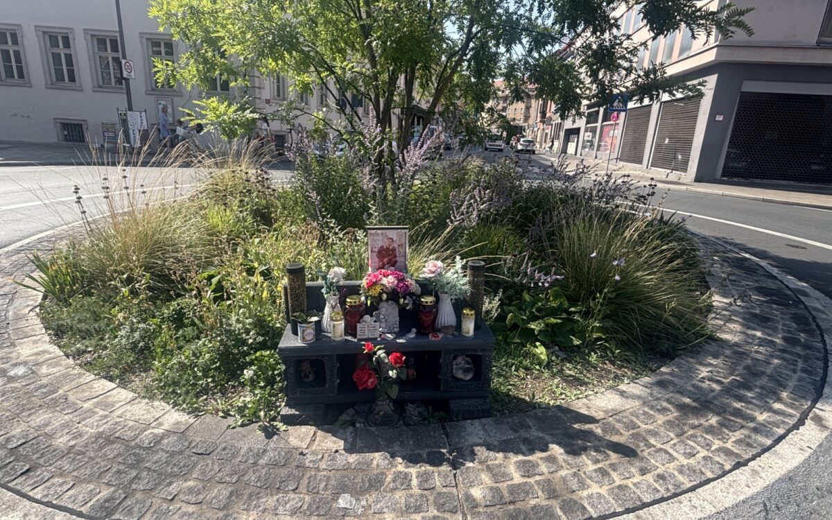 Gedenken am Kreisverkehr am Stift Haug Gedenken am Kreisverkehr am Stift Haug