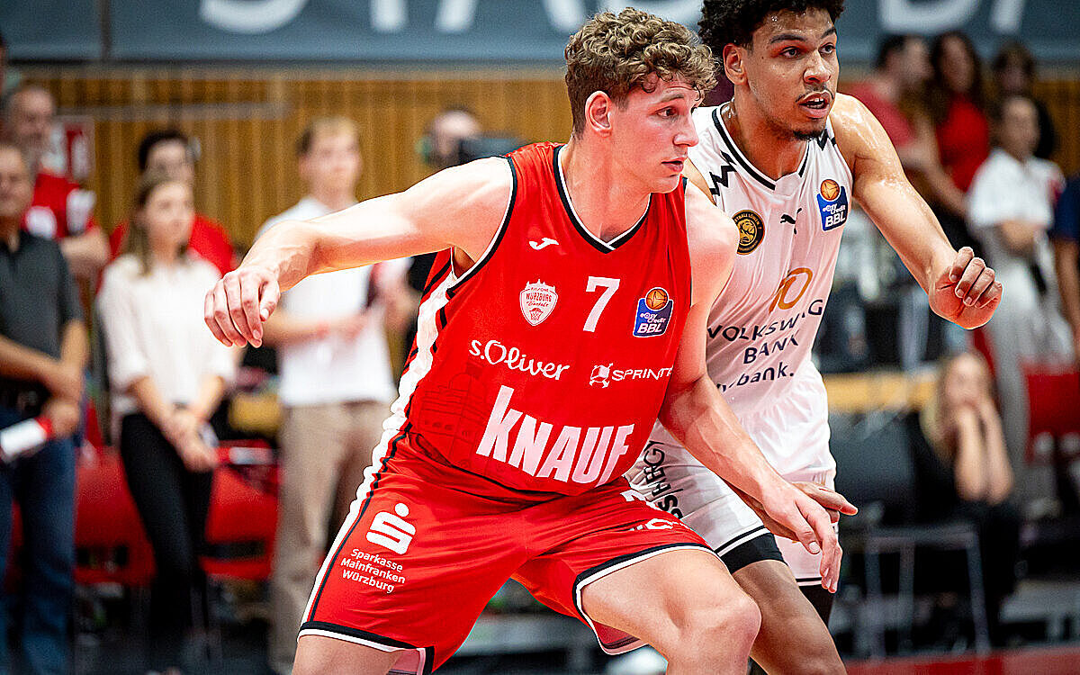Hannes Steinbach Spieler Fit One Wuerzburg Baskets Playoffs gegen Braunschweig Hannes Steinbach Spieler Fit One Wuerzburg Baskets Playoffs gegen Braunschweig