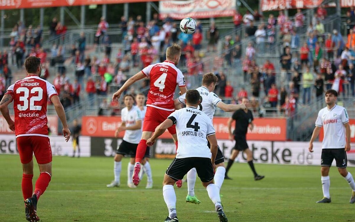 Heimniederlage Wuerzburger Kickers SC Verl Kopfball Lars Dietz Heimniederlage Wuerzburger Kickers SC Verl Kopfball Lars Dietz