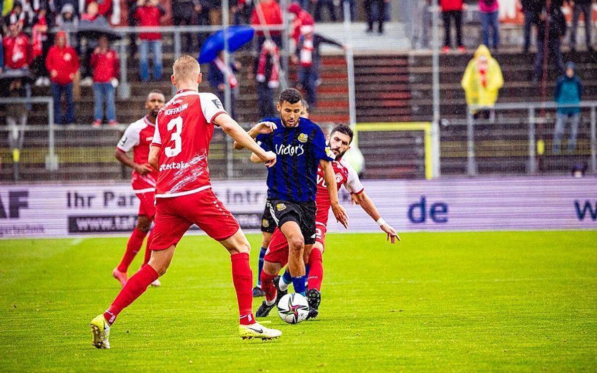Heimspiel Wuerzburger Kickers Regen Saarbruecken Heimspiel Wuerzburger Kickers Regen Saarbruecken