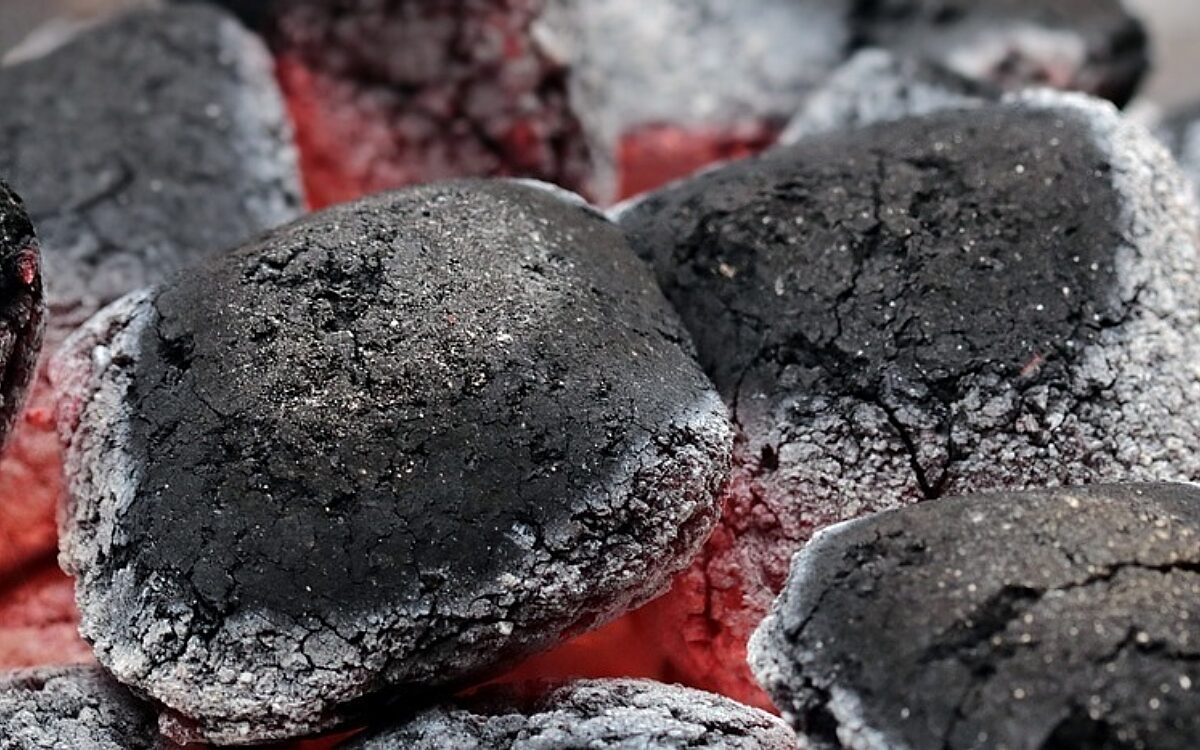 Holzkohle briketts Holzkohle briketts