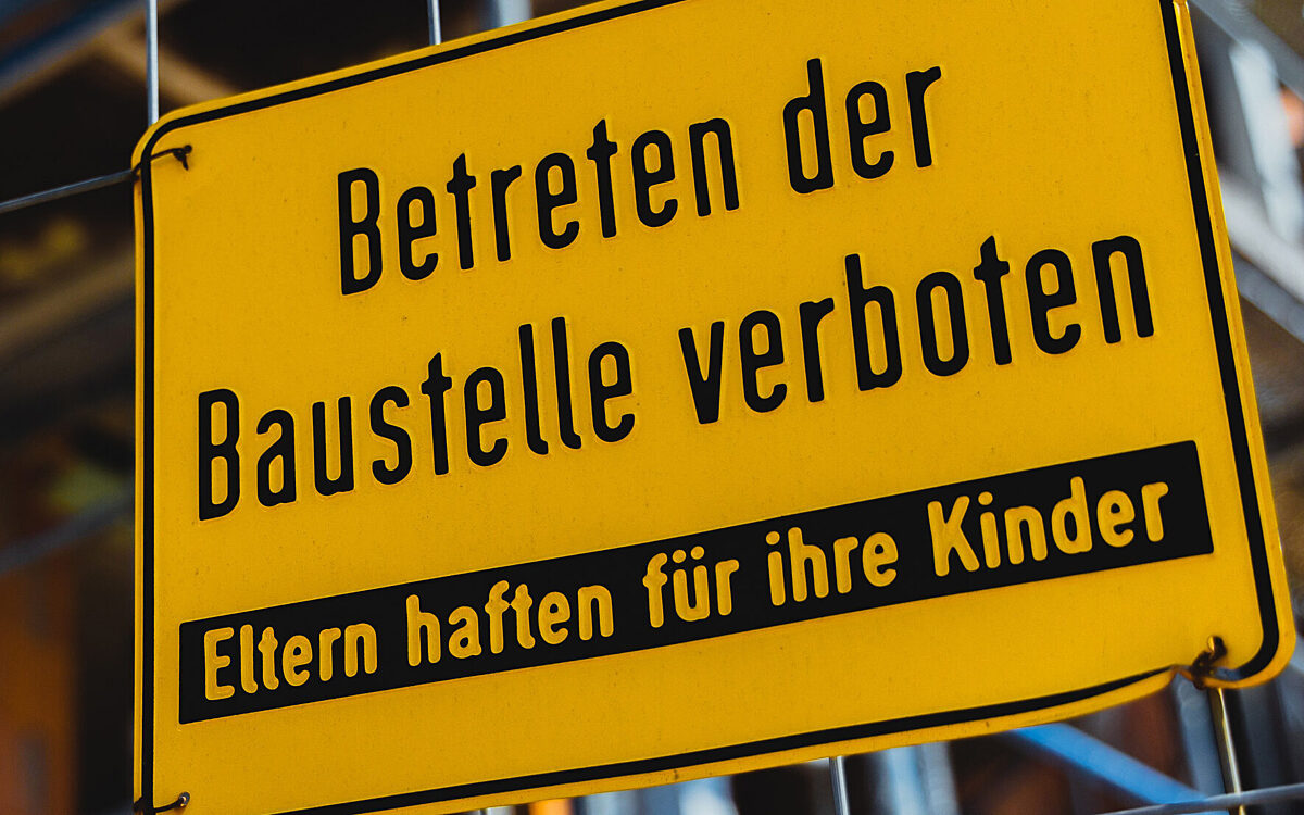 Ein Baustellenschild der IG BAU Ein Baustellenschild der IG BAU