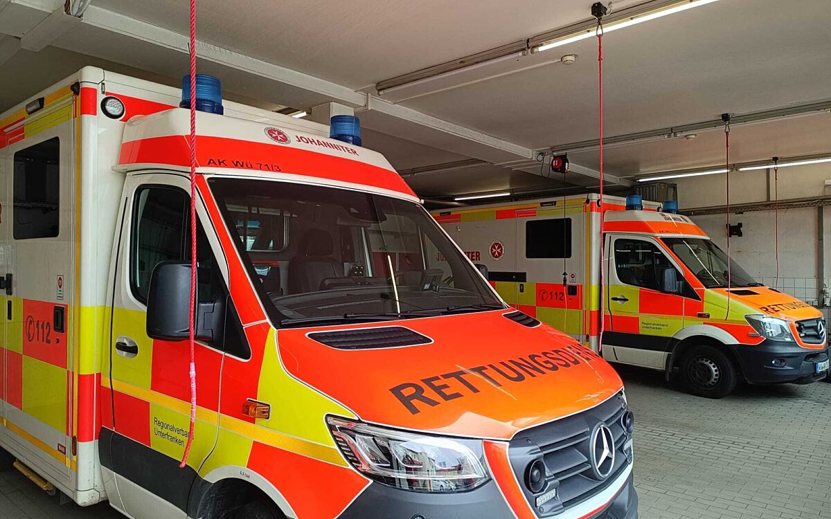 Symbolbild Zwei Rettungswagen Symbolbild Zwei Rettungswagen