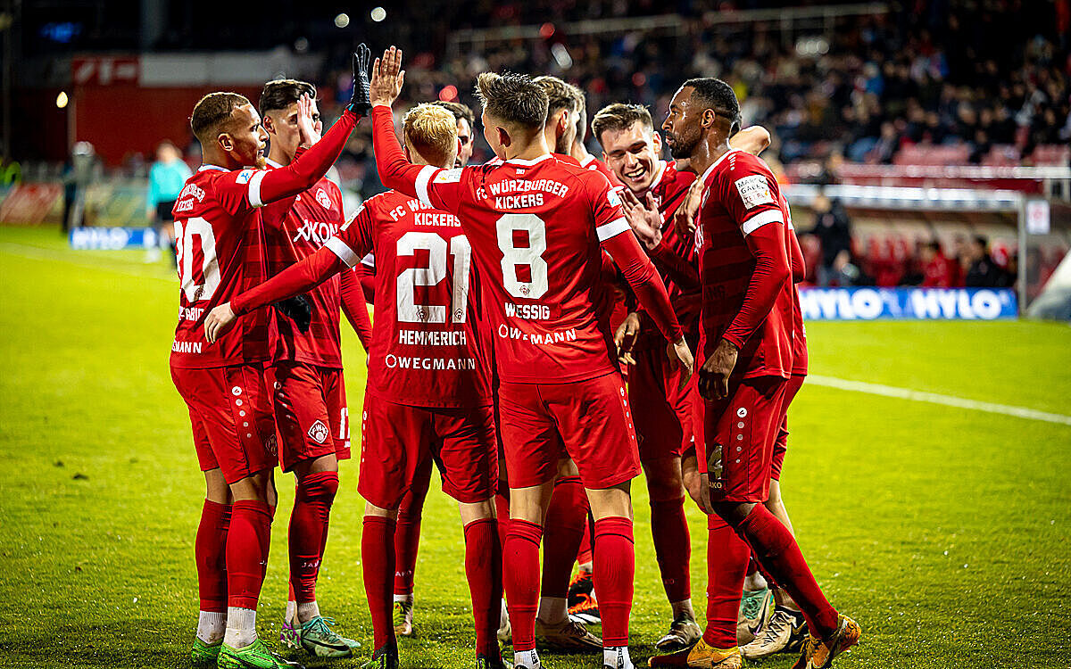 Jubel Wuerzburger Kickers Heimspiel 2023 24 2 Jubel Wuerzburger Kickers Heimspiel 2023 24 2