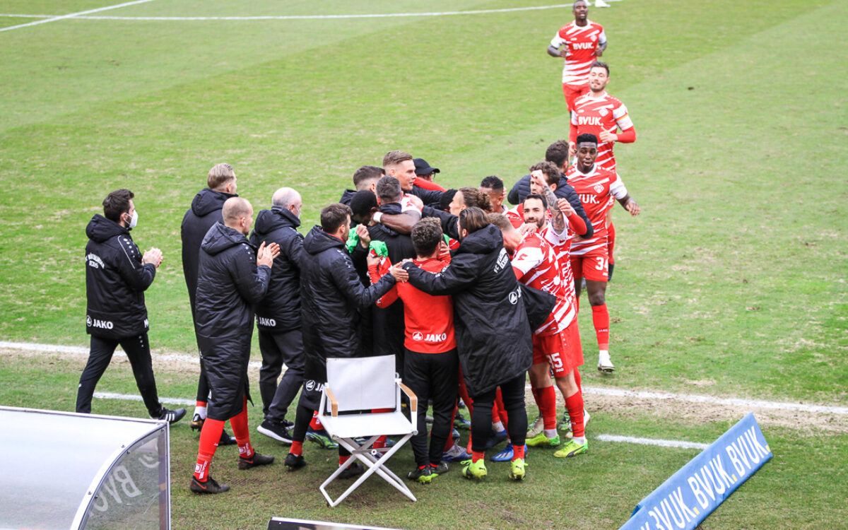 Jubel Würzburger Kickers Tor gegen Regensburg Jubel Würzburger Kickers Tor gegen Regensburg