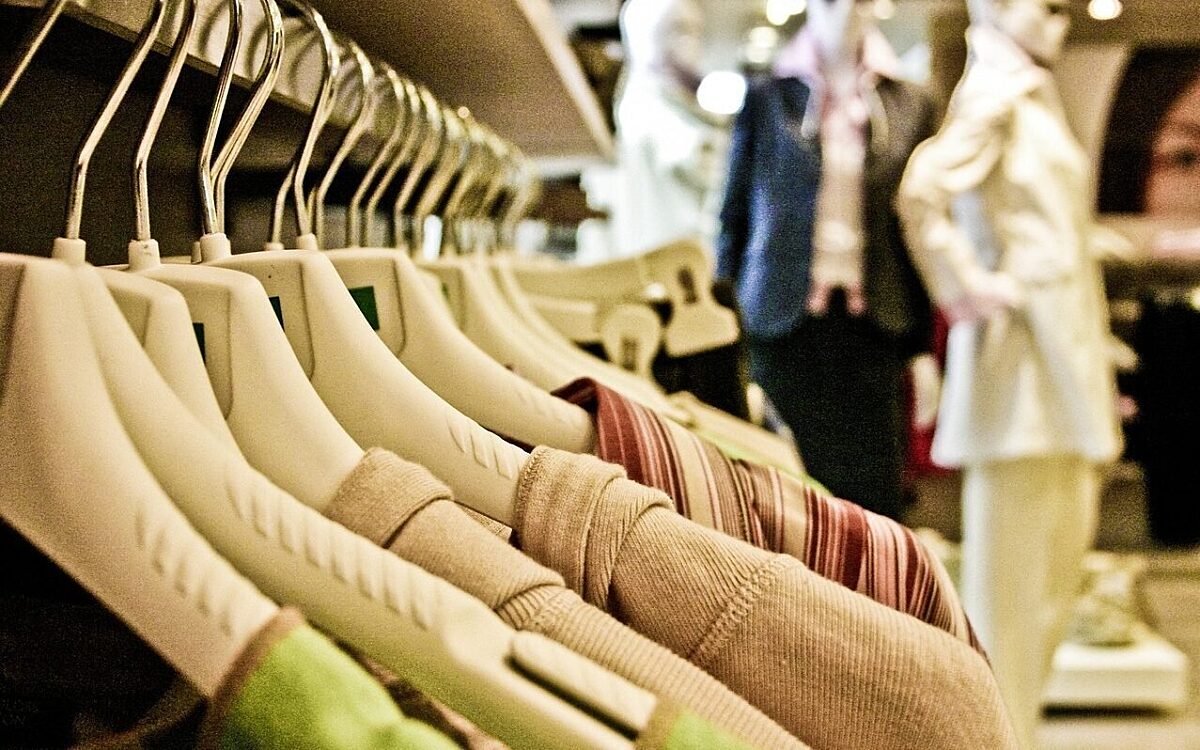 Klamotten beim Einkaufen und Shoppen Klamotten beim Einkaufen und Shoppen