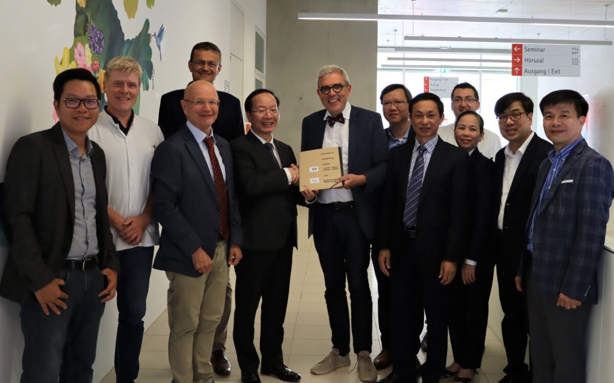 Kooperation Kinderkliniken in Würzburg und Hanoi Kooperation Kinderkliniken in Würzburg und Hanoi