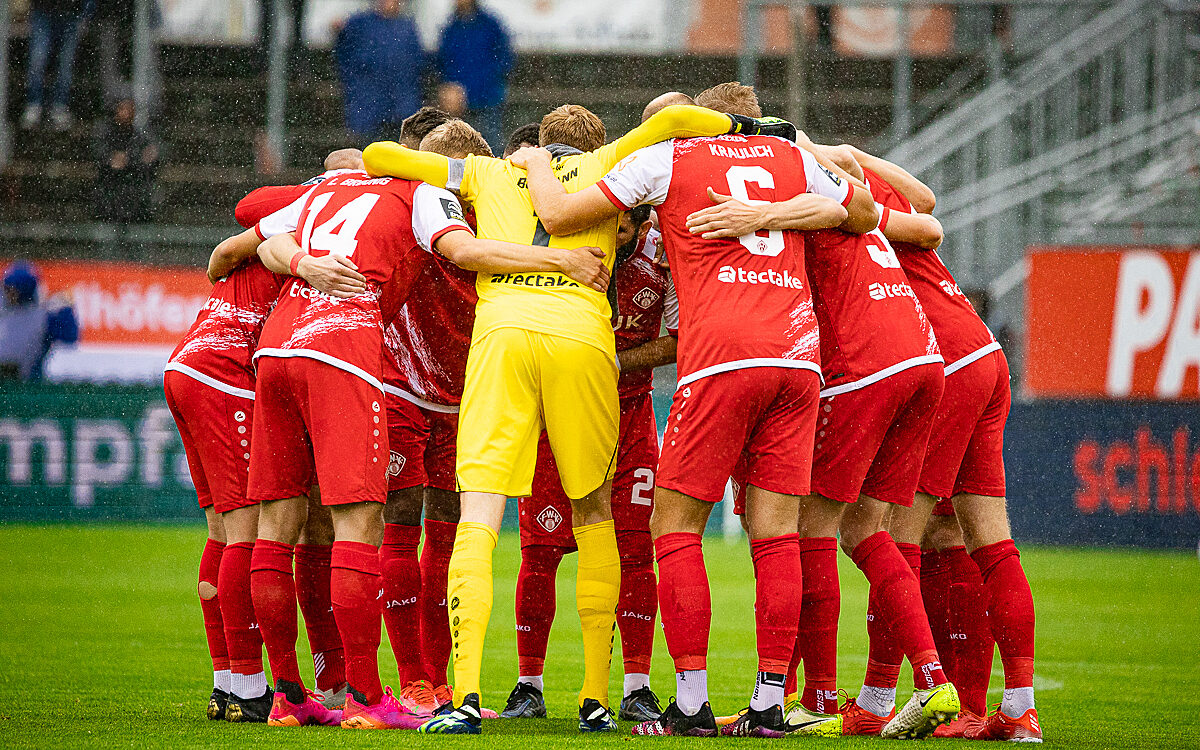 Würzburger Kickers Kreis vor dem Spiel Würzburger Kickers Kreis vor dem Spiel
