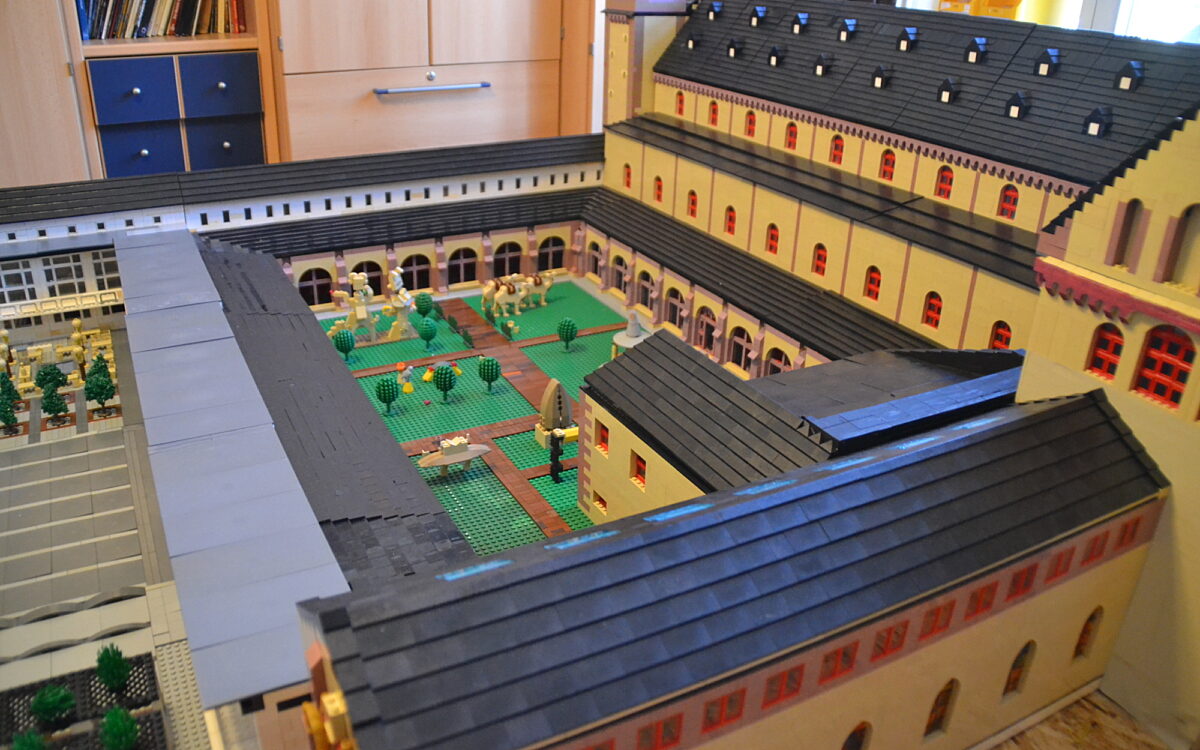 Kreuzgang mit Garten Kreuzgang mit Garten