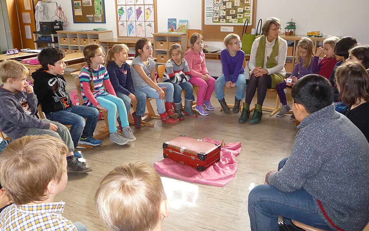 Maerchenerzaehlerin karola Graf Schule Maerchenerzaehlerin karola Graf Schule