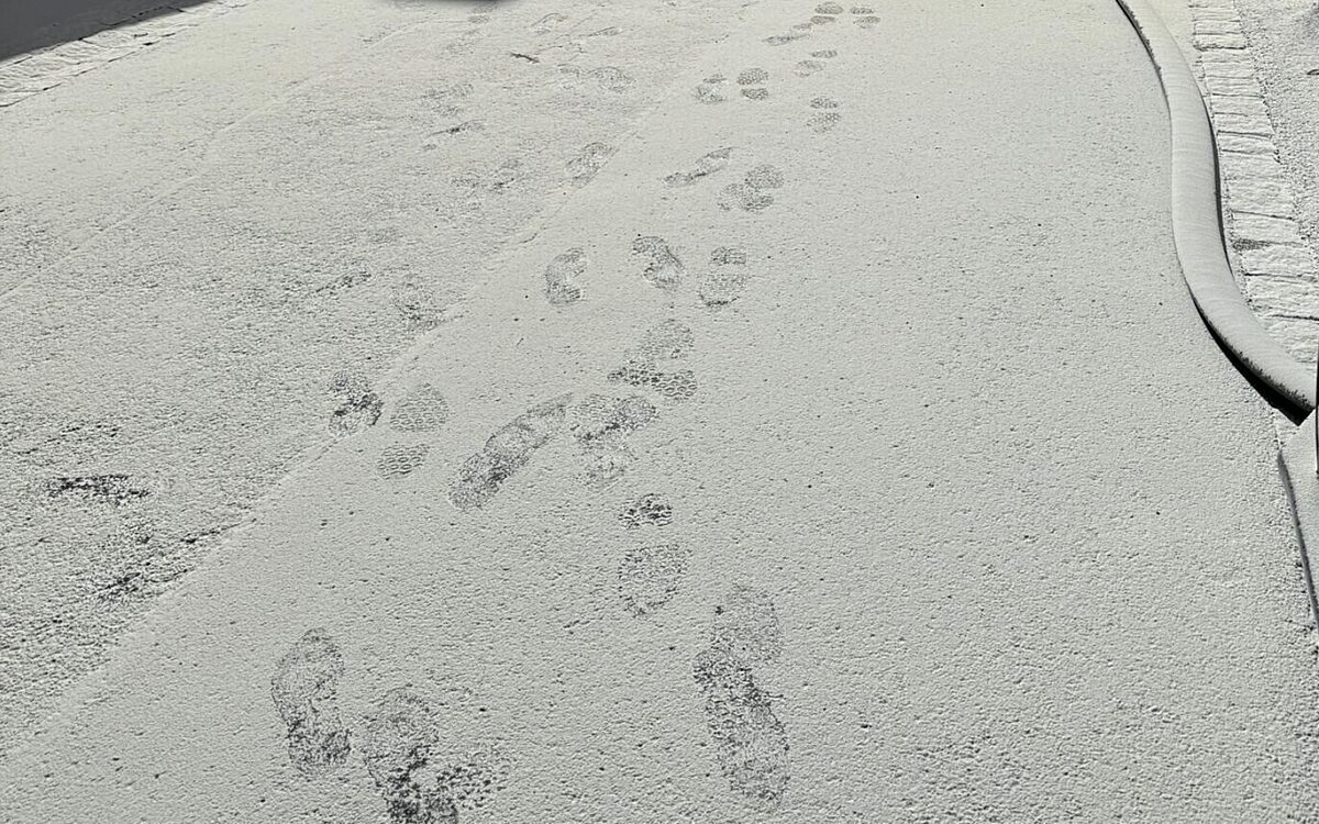 Mehl Unfall in Heidingsfeld mit Fussspuren Mehl Unfall in Heidingsfeld mit Fussspuren