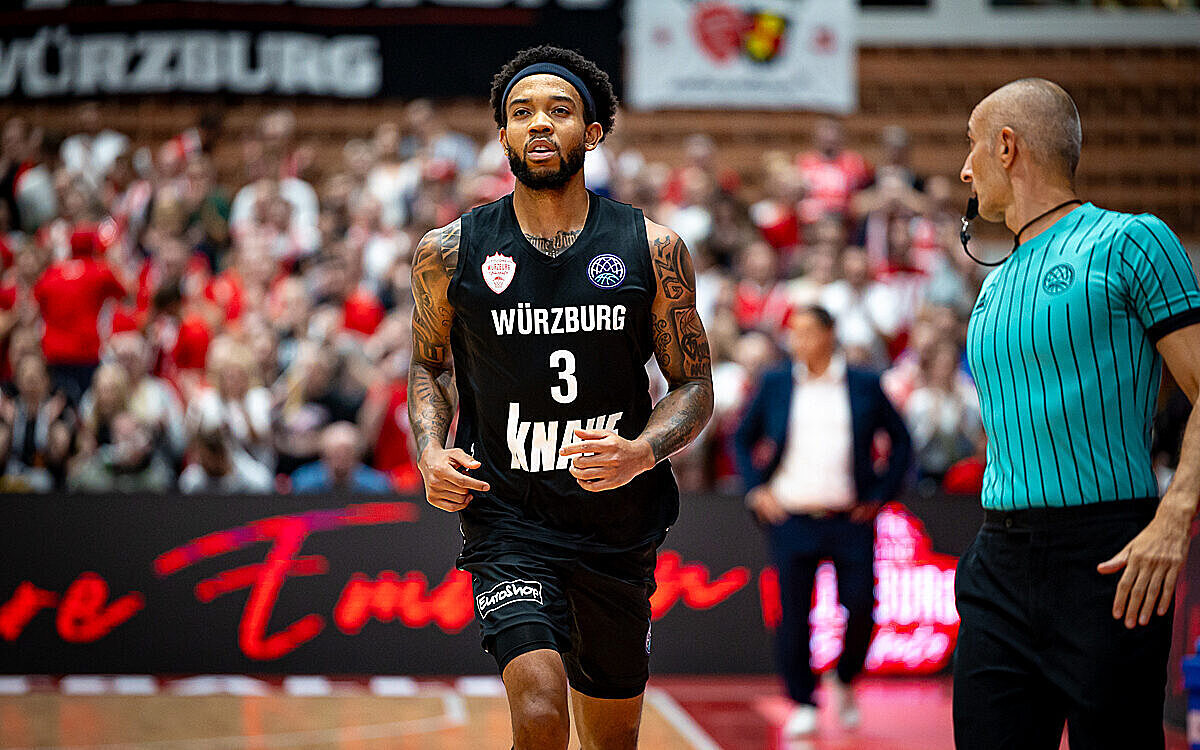 Mike Davis Jr Spieler Fit One Wuerzburg Baskets 2024 25 Mike Davis Jr Spieler Fit One Wuerzburg Baskets 2024 25