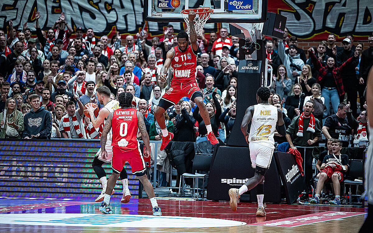 Nelson Phillips Spieler Fit One Wuerzburg Baksets 2024 25 Dunk gegen Braunschweig Nelson Phillips Spieler Fit One Wuerzburg Baksets 2024 25 Dunk gegen Braunschweig