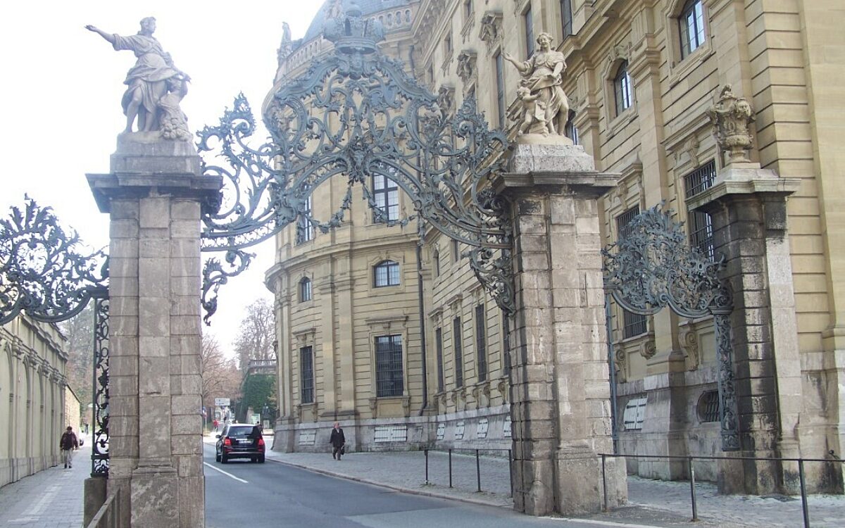 Oeggtor Residenz Rennweg Foto Funkhaus Wuerzburg Oeggtor Residenz Rennweg Foto Funkhaus Wuerzburg