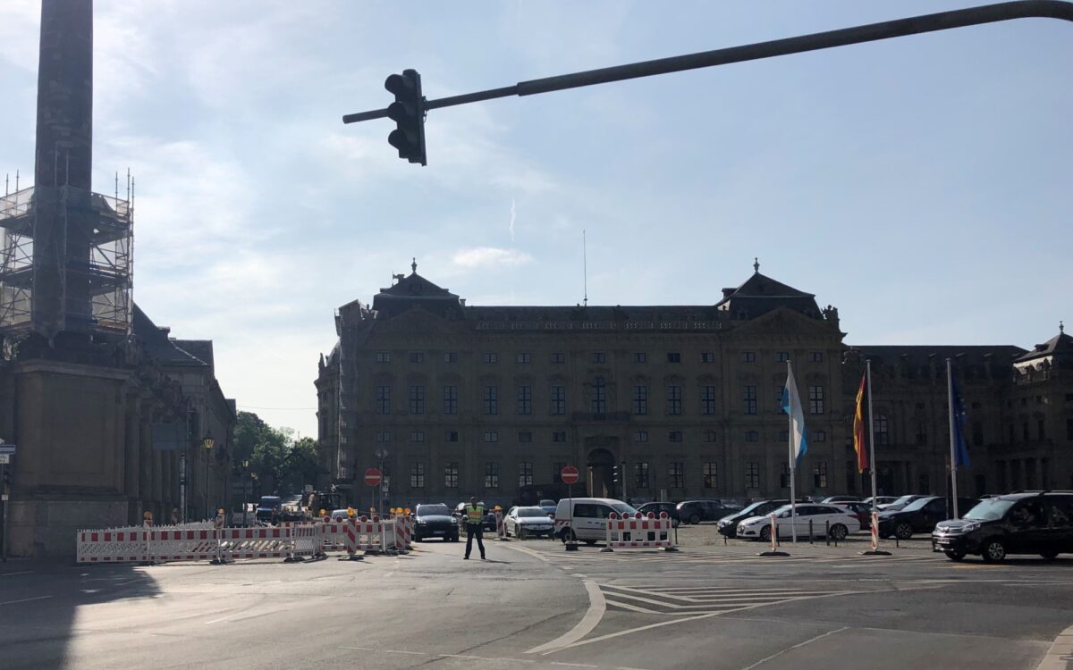 Polizei regelt Verkehr Wuerzburg Residenz Polizei regelt Verkehr Wuerzburg Residenz