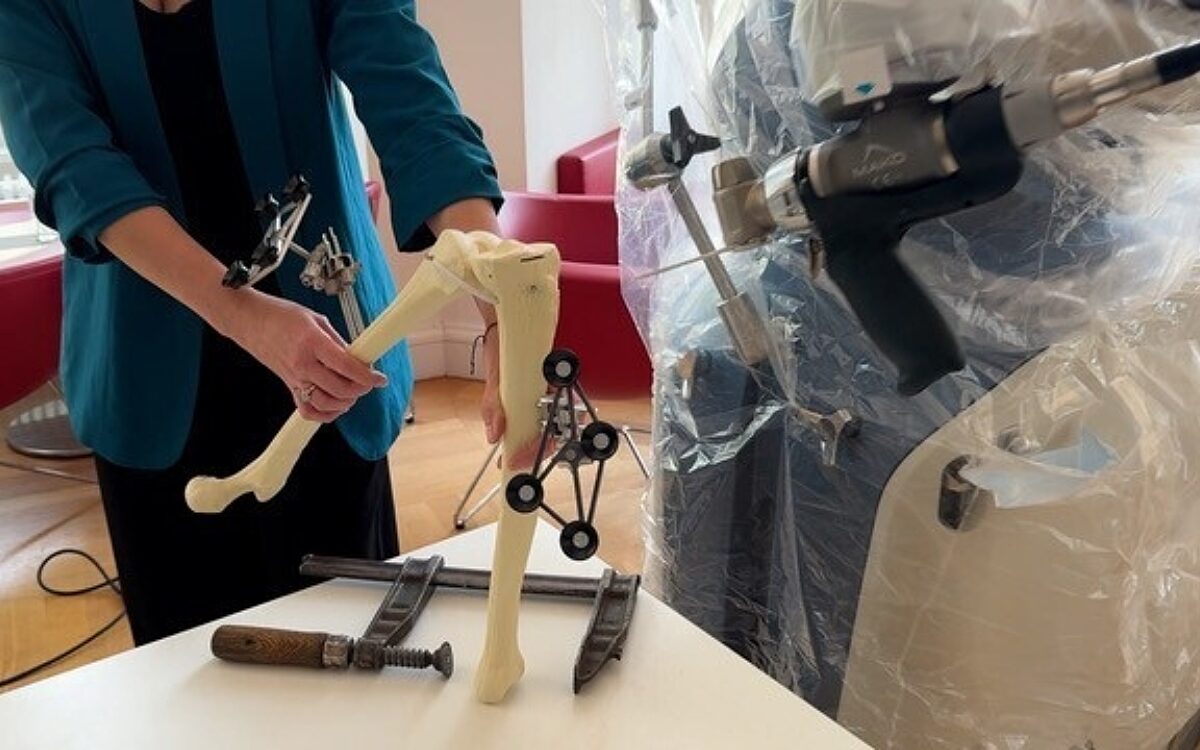 Roboter helfen dem OP Team Roboter helfen dem OP Team