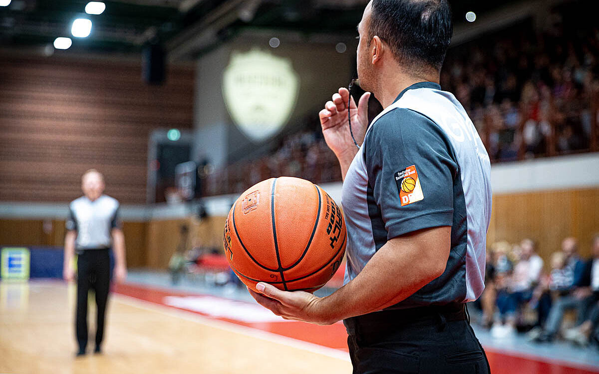 Schiedsrichter Basketball Wuerzburg Baskets Schiedsrichter Basketball Wuerzburg Baskets