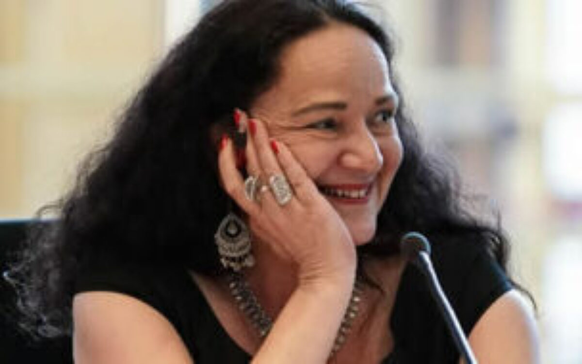 Simone Barrientos Simone Barrientos