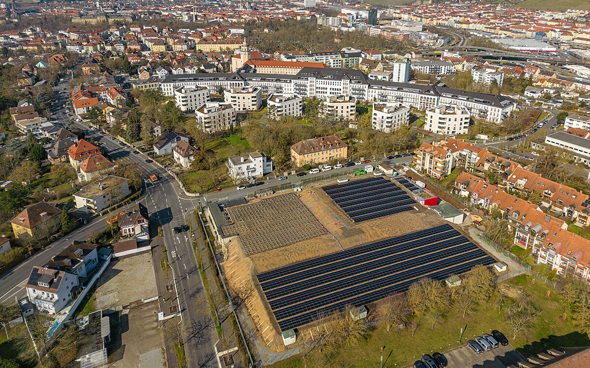 Solaranlage Galgenberg Solarpark PV Anlage Hochbehaelter Solaranlage Galgenberg Solarpark PV Anlage Hochbehaelter