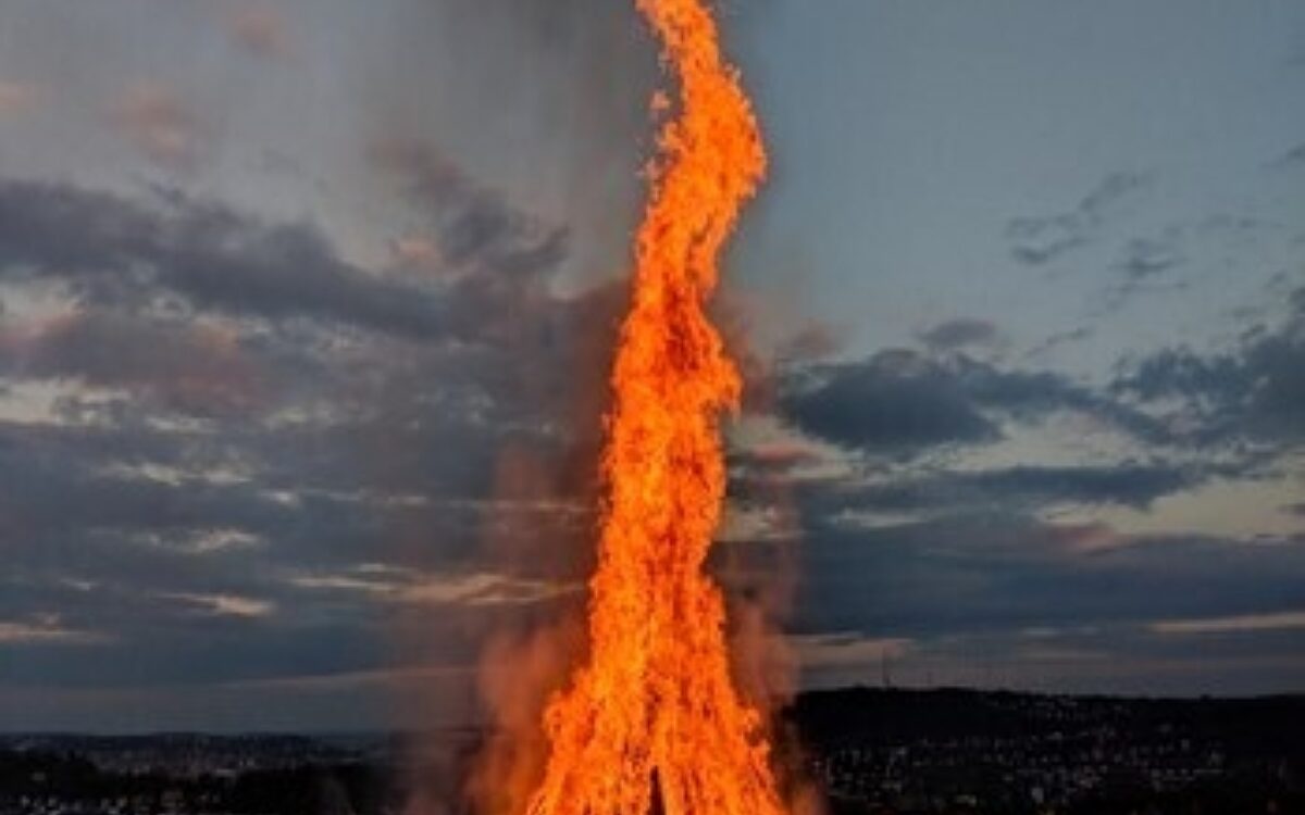 Sonnwendfeuer Schenkenturm Sonnwendfeuer Schenkenturm