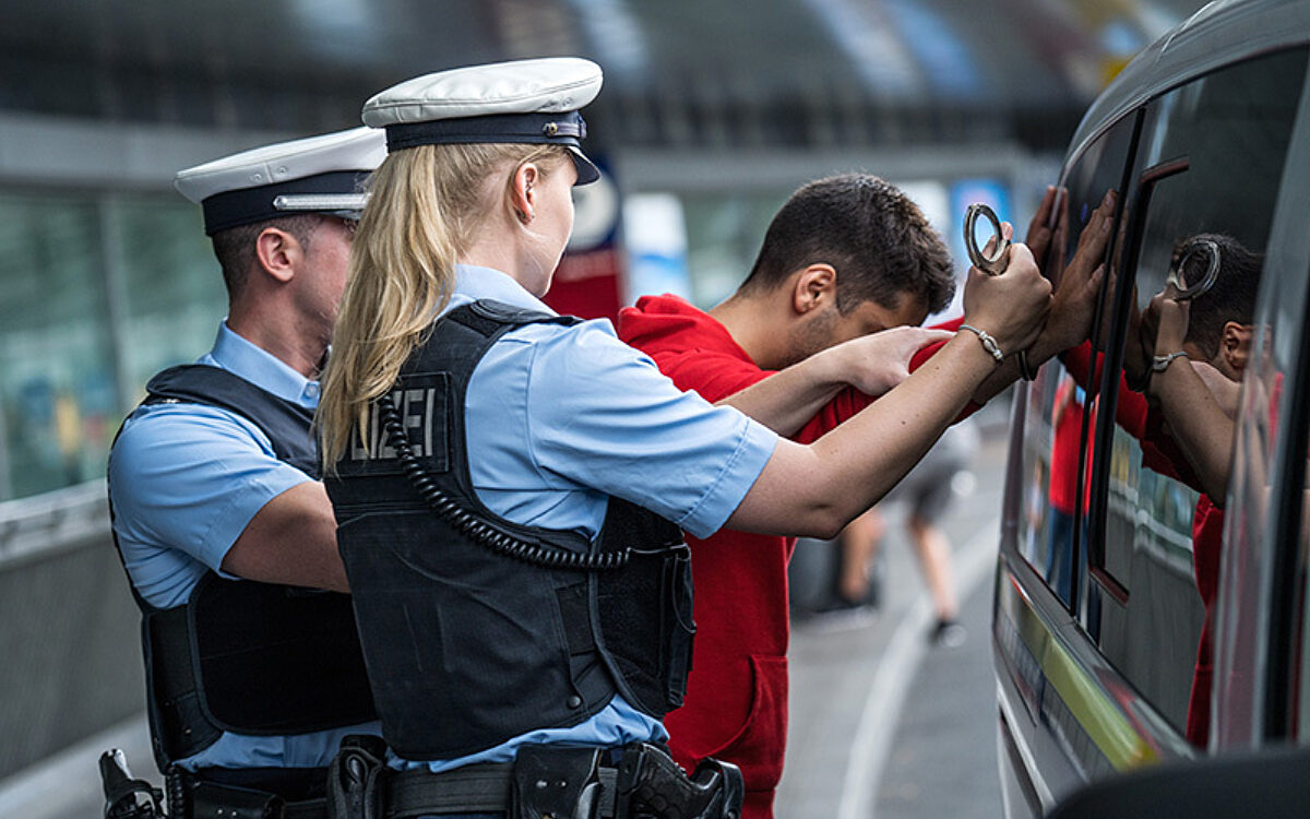 Symbolbild Festnahme Bundespolizei Symbolbild Festnahme Bundespolizei